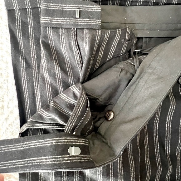 Ralph Lauren Purple Label 100% Wool Pinstripe wide leg pant. Size 4. - Picture 10 of 12